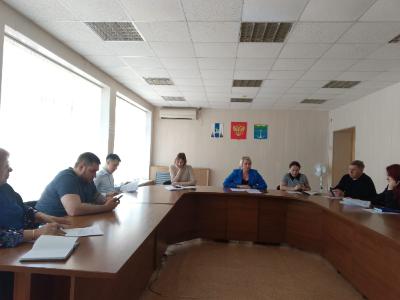 Председатель Собрания Холмского городского округа Ольга Шахова провела встречу с руководителями структурных подразделений администрации, депутатами, представителями общественных организаций по вопросу формирования Молодежного парламента при Собрании
