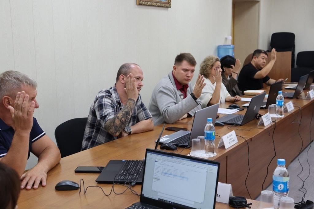 у двери.jpg у двери.jpg