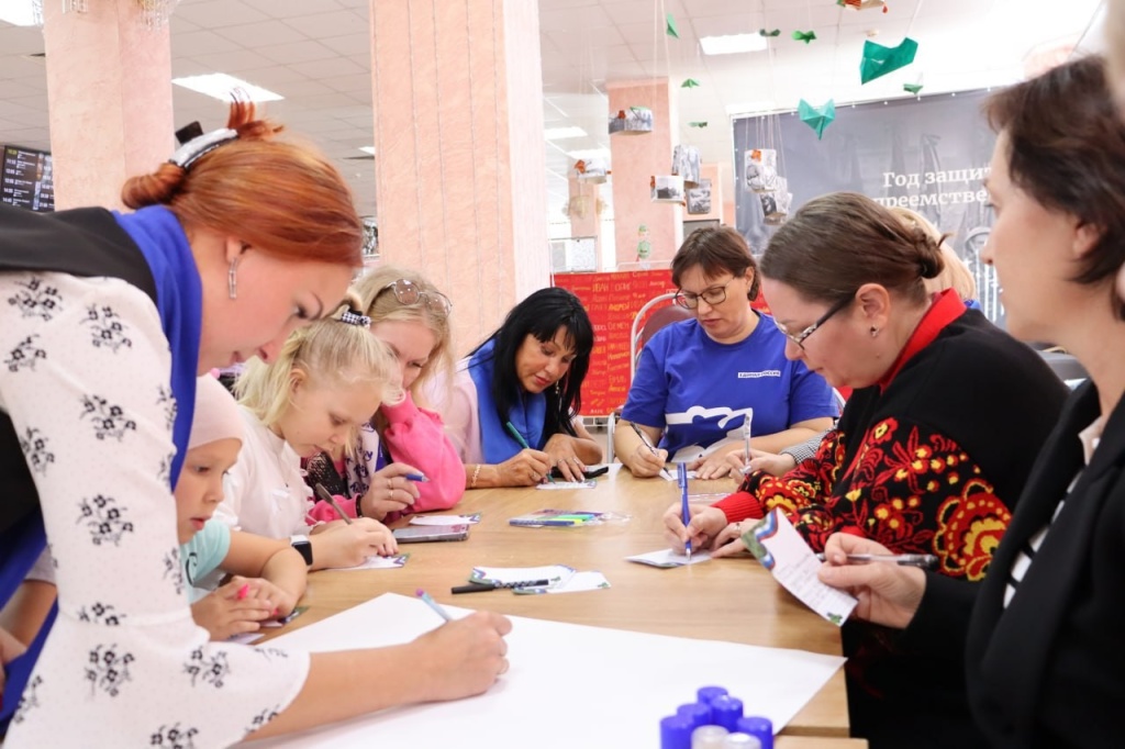 все за столом.jpg все за столом.jpg