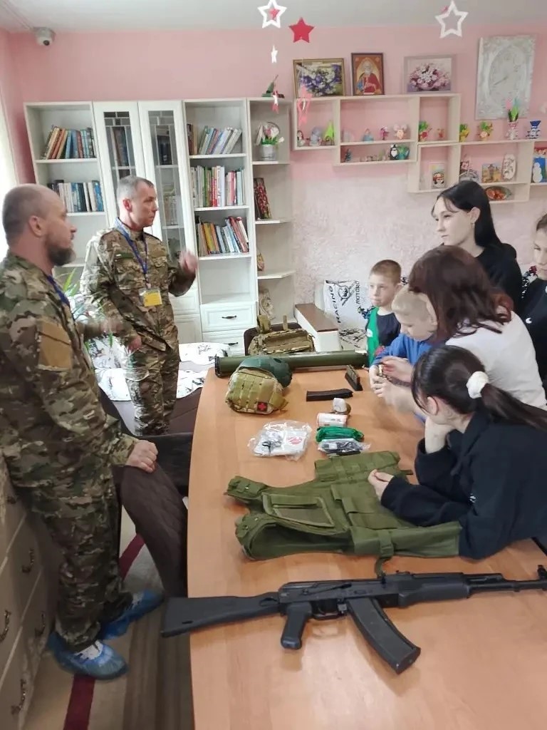 Пионеры автомат.jpg