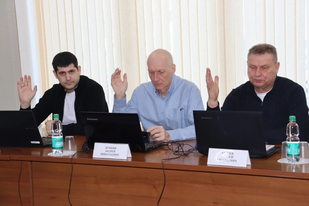 у окна.jpg у окна.jpg